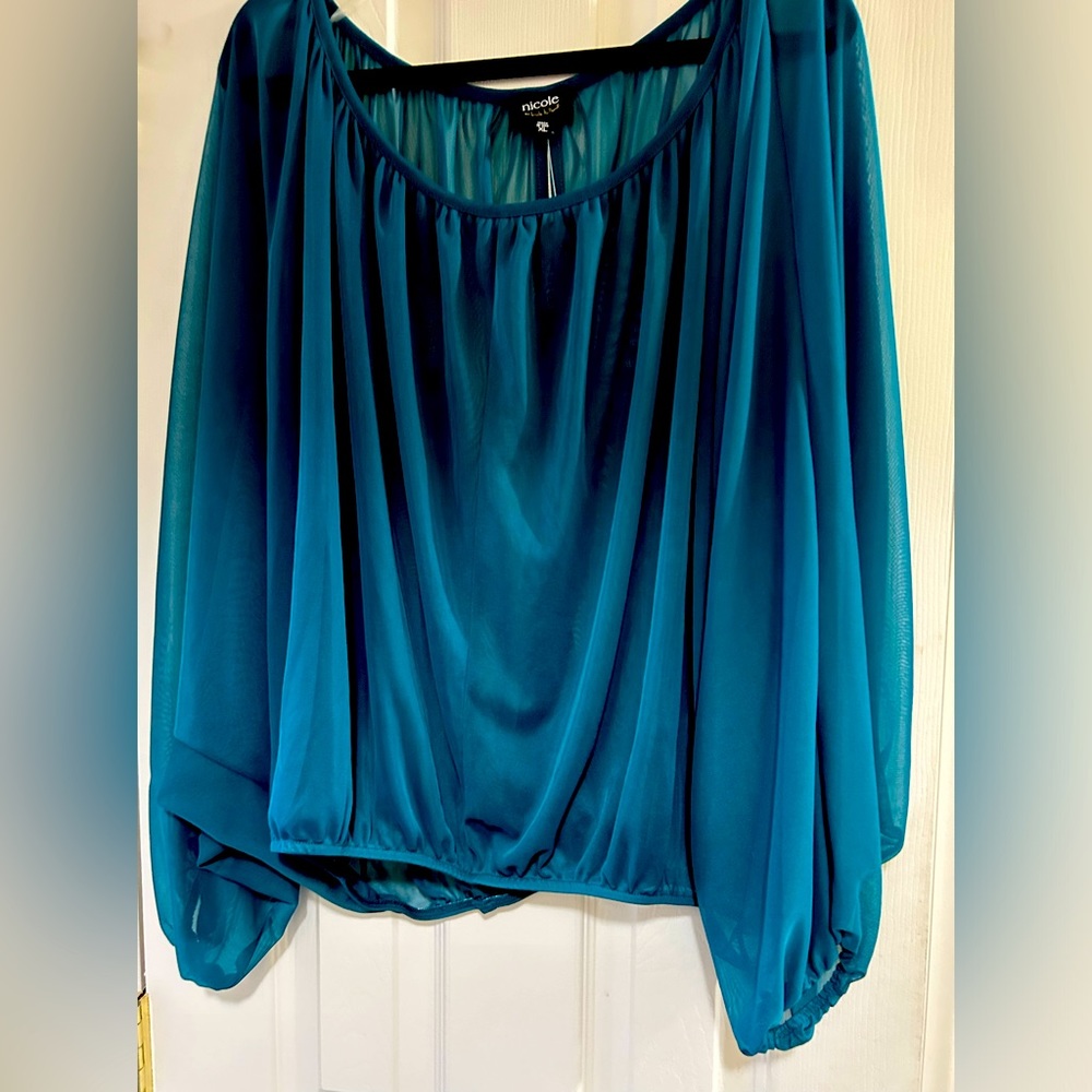 Teal top